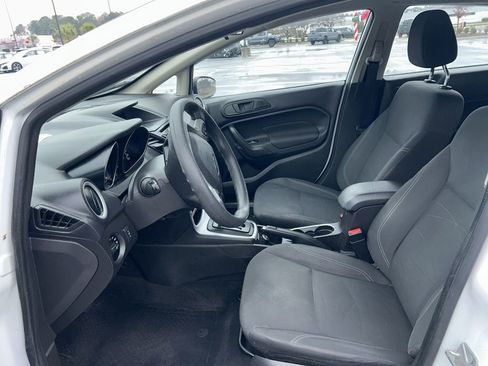 Used 2018 Ford Fiesta SE image 9