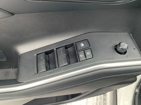 Used 2023 Toyota Highlander XLE image 14