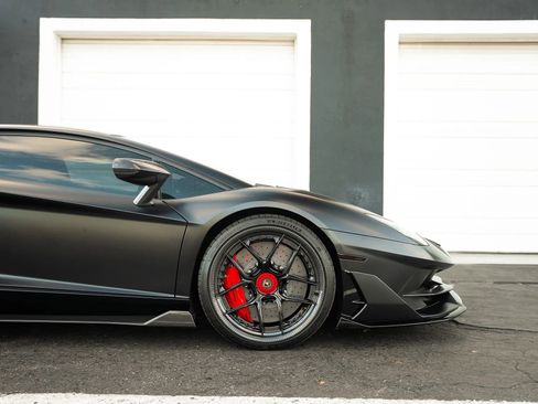 Used 2019 Lamborghini Aventador SVJ AWD/4WD image 8