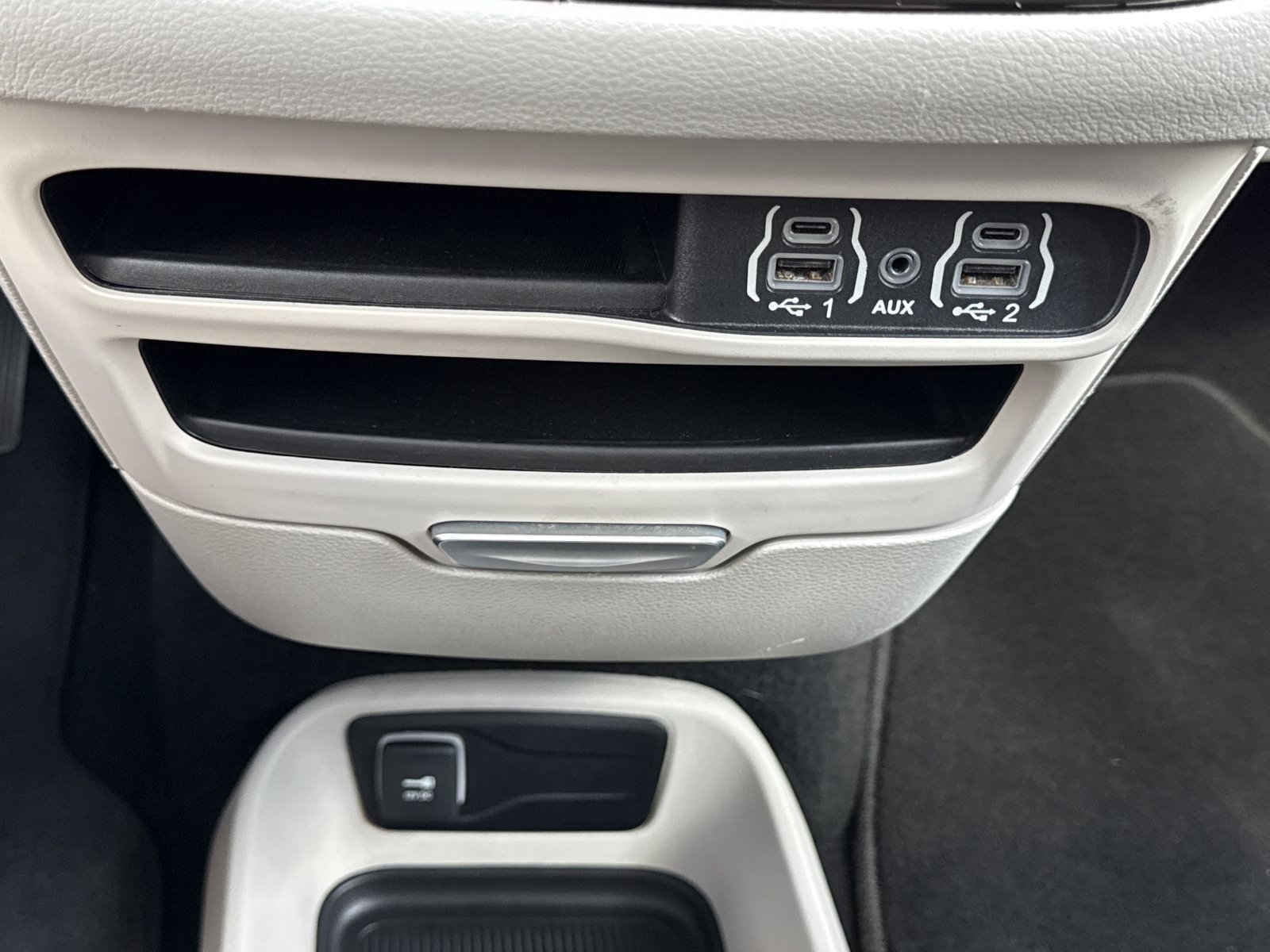 Used 2023 Chrysler Voyager LX FWD image 25