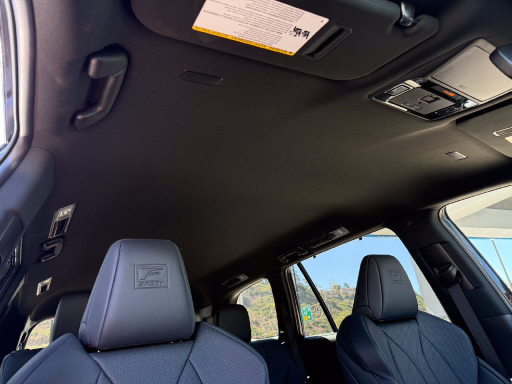 Used 2026 Lexus TX 500h AWD w/ Technology Package image 17