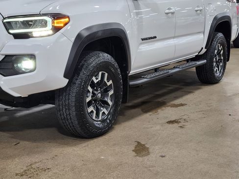 Used 2022 Toyota Tacoma TRD Off-Road AWD/4WD image 17