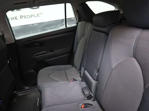 Used 2020 Toyota Highlander L image 22