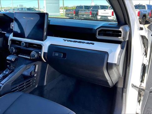 Certified 2024 Toyota Tacoma TRD Off-Road AWD/4WD image 19