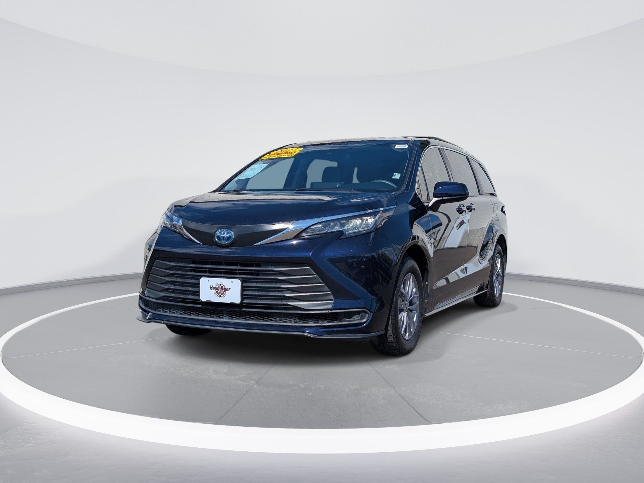 Used 2022 Toyota Sienna LE FWD image 3