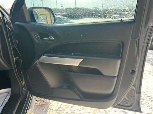 Used 2017 Chevrolet Colorado LT w/ LT Convenience Package image 16