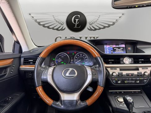 Used 2013 Lexus ES 300h w/ Luxury Pkg FWD image 12