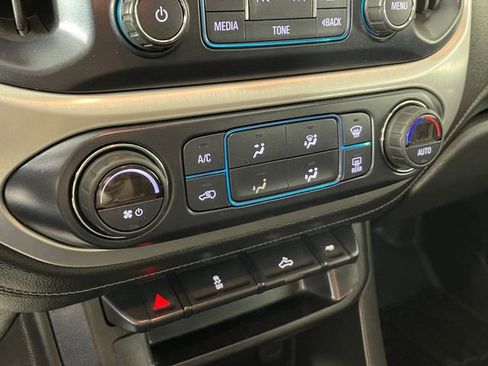 Certified 2017 GMC Canyon SLE w/ SLE Convenience Package image 9