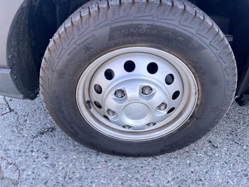 Used 2024 Ford Transit 250 Low Roof AWD image 10