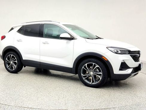 Used 2022 Buick Encore GX Essence image 3