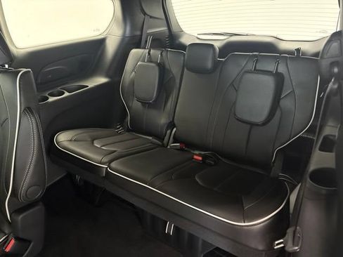 New 2027 Chrysler Pacifica Limited AWD/4WD image 20