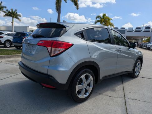 Used 2017 Honda HR-V EX image 4