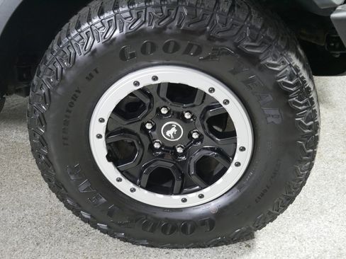 Used 2023 Ford Bronco Badlands image 15