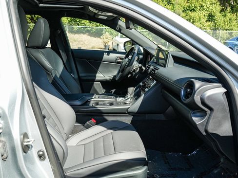 Used 2024 Lexus IS 500 RWD image 17