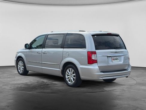 Used 2012 Chrysler Town & Country Limited FWD image 8