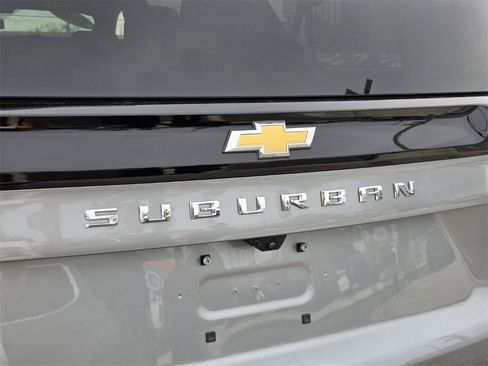 Used 2025 Chevrolet Suburban Premier image 13