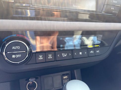 Used 2016 Toyota Corolla LE FWD image 26