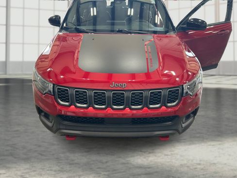 Used 2025 Jeep Compass Trailhawk AWD/4WD image 20