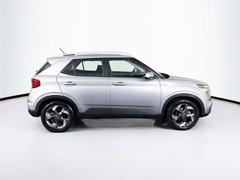 Used 2025 Hyundai Venue SEL FWD image 8