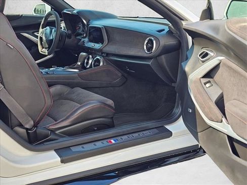 Used 2022 Chevrolet Camaro ZL1 RWD image 11