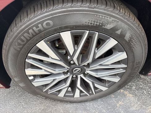 Used 2025 Nissan Altima 2.5 SV FWD image 10