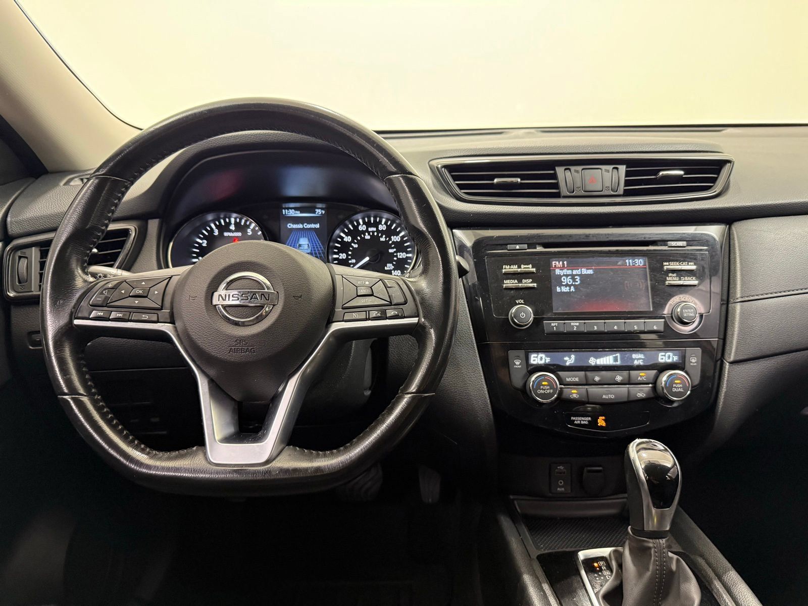 Used 2017 Nissan Rogue SV FWD image 23