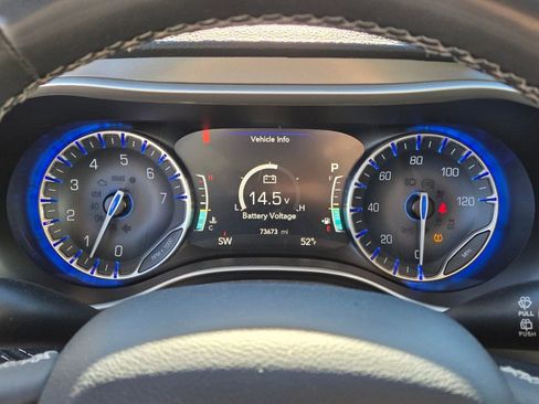 Used 2023 Chrysler Pacifica Touring-L image 20