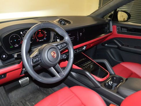 Certified 2026 Porsche Cayenne GTS AWD/4WD image 4
