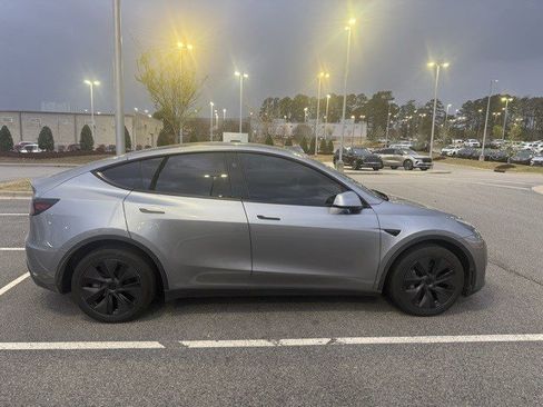 Used 2025 Tesla Model Y Long Range image 11