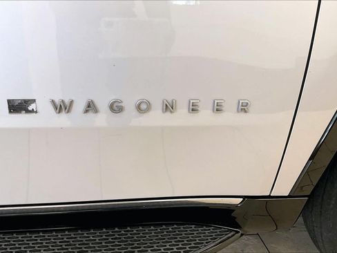 Used 2023 Jeep Wagoneer 2WD image 9