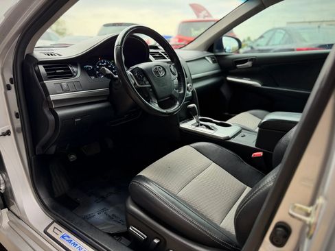 Used 2014 Toyota Camry SE FWD image 6