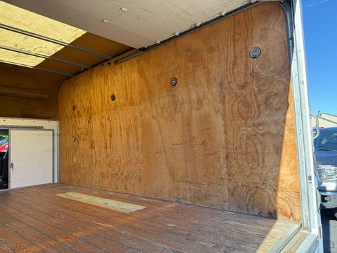 Used 2016 GMC Savana 3500 image 24