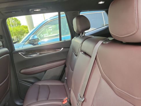 Used 2021 Cadillac XT6 Premium Luxury FWD image 12