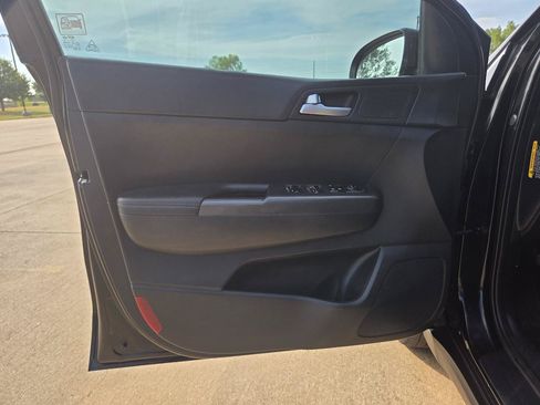 Used 2022 Kia Sportage LX FWD image 13
