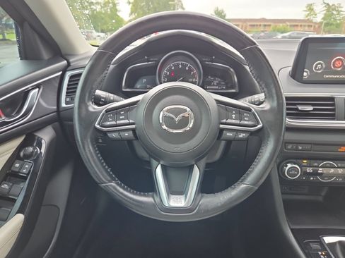 Used 2018 MAZDA MAZDA3 Grand Touring w/ Premium Equipment Package FWD image 21