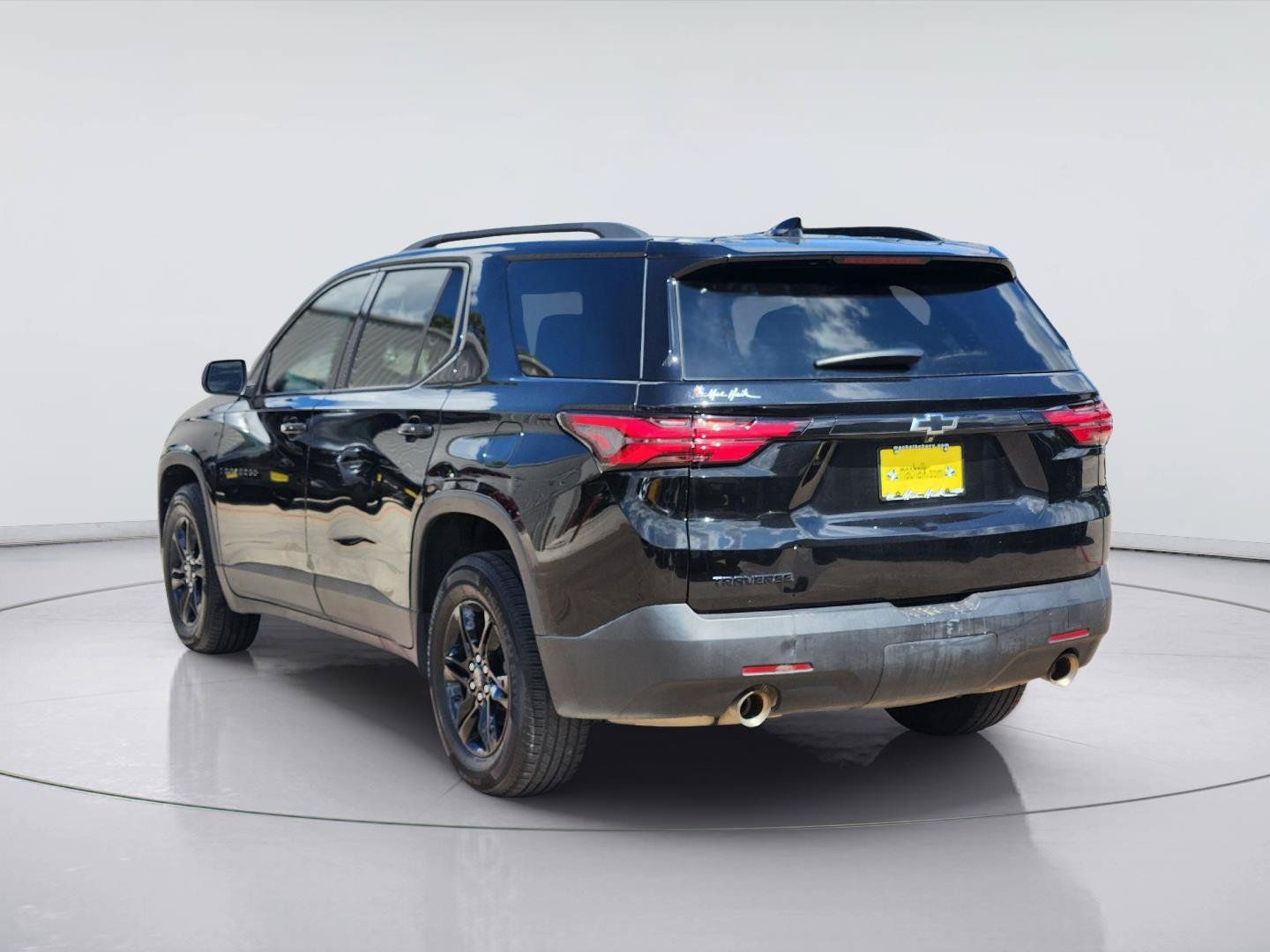 Certified 2022 Chevrolet Traverse LS w/ Midnight/Sport Edition FWD image 7