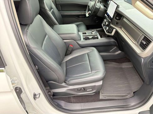 Certified 2023 Ford Expedition XLT RWD image 30