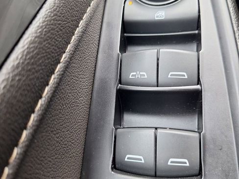 Used 2023 Chevrolet Traverse LT FWD image 19