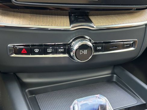 New 2026 Volvo XC60 B5 Core w/ Climate Package AWD/4WD image 17