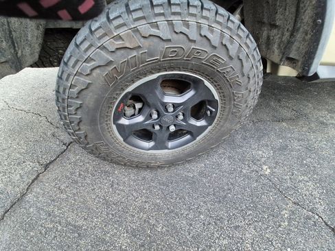 Used 2022 Jeep Gladiator Rubicon w/ Cold Weather Group image 9