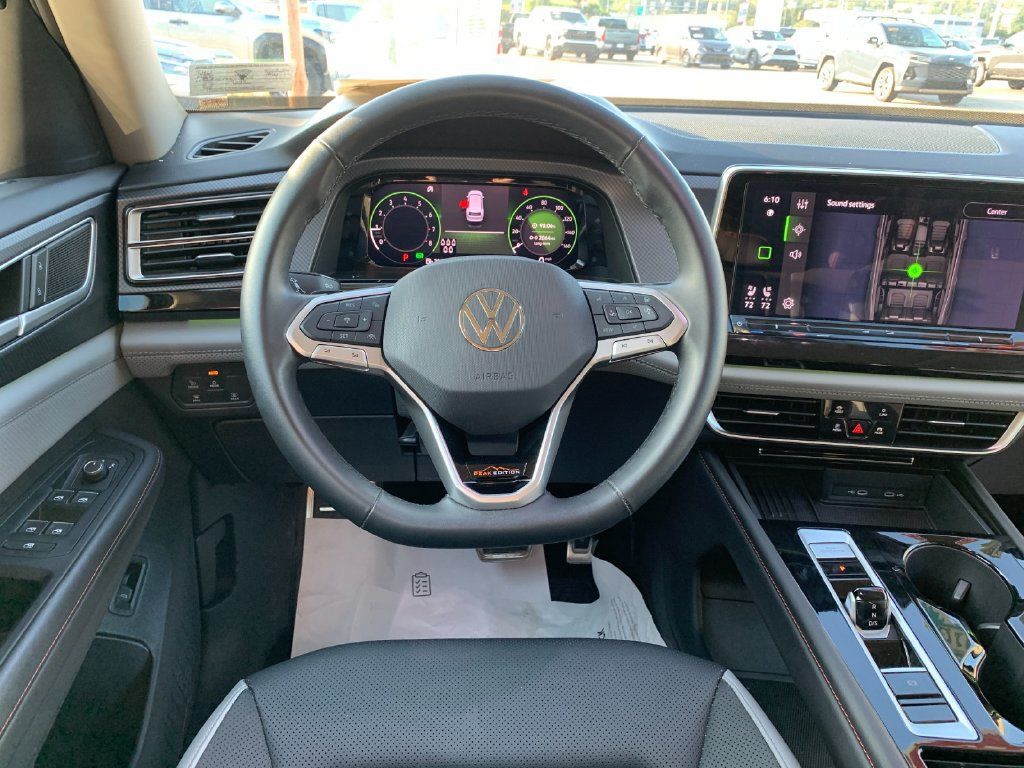 Used 2025 Volkswagen Atlas Peak Edition SE AWD/4WD image 17