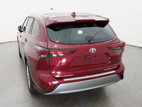 New 2026 Toyota Highlander Platinum AWD/4WD image 17