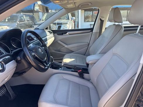 Used 2017 Volkswagen Passat 1.8T R-Line w/ R-Line Lighting Package image 13