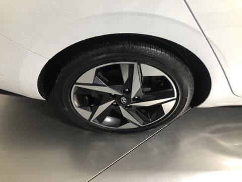 Used 2023 Hyundai Elantra Limited w/ Cargo Package image 9