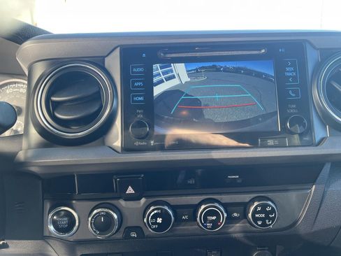 Used 2016 Toyota Tacoma TRD Sport image 7