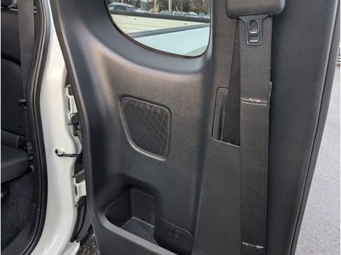 Certified 2025 Nissan Frontier SV image 11