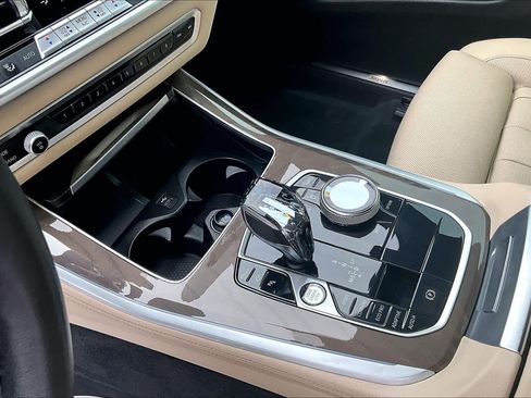 Used 2022 BMW X5 sDrive40i w/ Luxury Seating Package RWD image 17