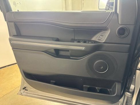 Used 2022 Ford Expedition XLT RWD image 27