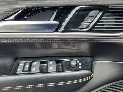 Used 2024 Jeep Wagoneer L Series II RWD image 21