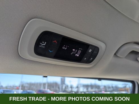 Used 2024 Chrysler Pacifica Touring-L image 35